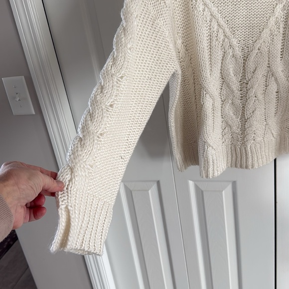 Gently Worn Cara Santana Apt. 9 White Ivory Super Soft Cable Knit Sweater - M - Picture 2 of 11